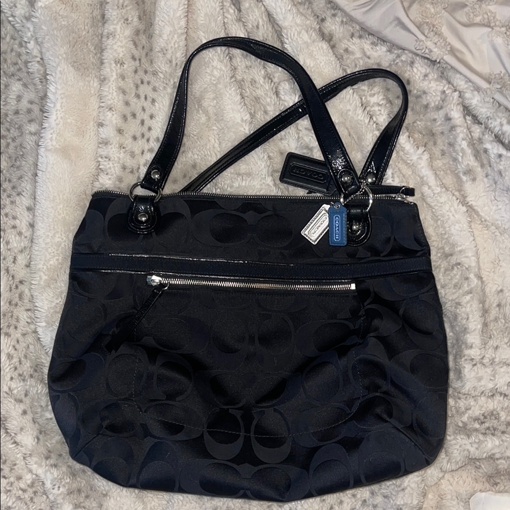 Like new! Unique Coach Black Signature Shoulder Bag